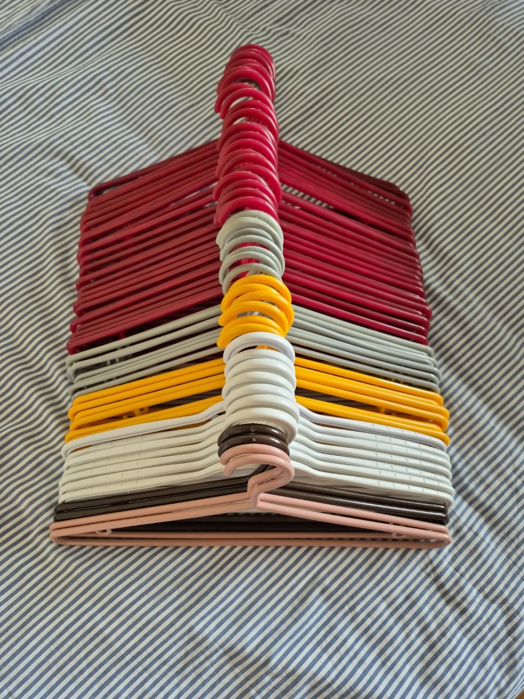 50 Hangers (Burgundy, White, Grey, Yellow, Pink, Brown) - photo 3