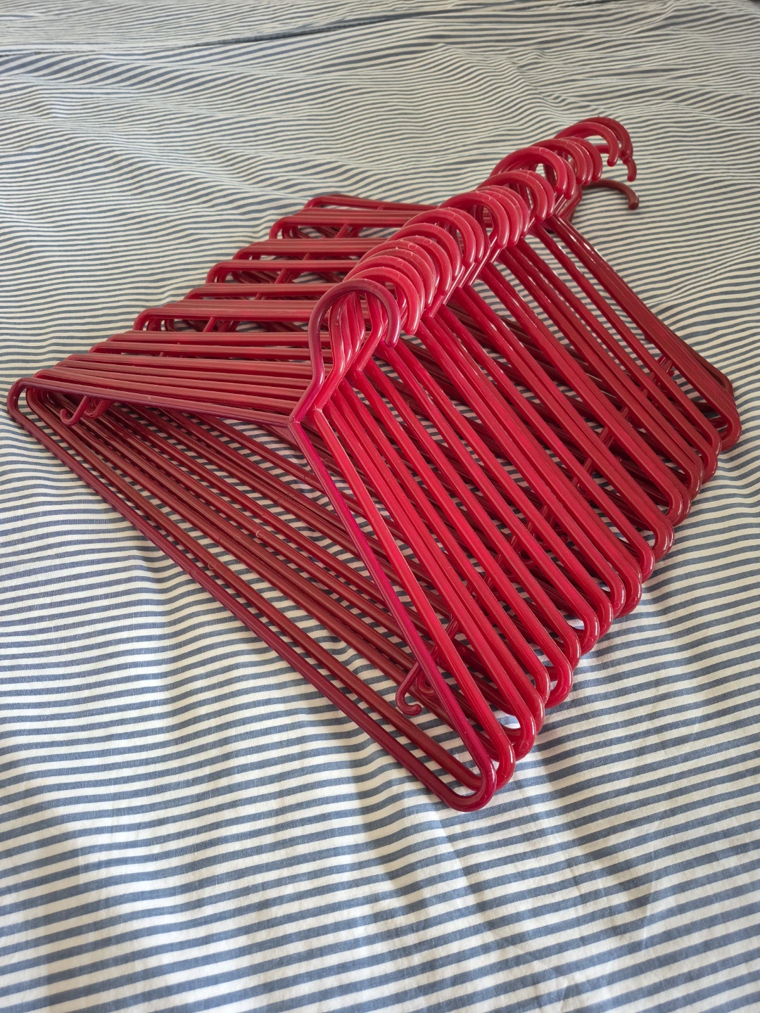 50 Hangers (Burgundy, White, Grey, Yellow, Pink, Brown) - photo 4