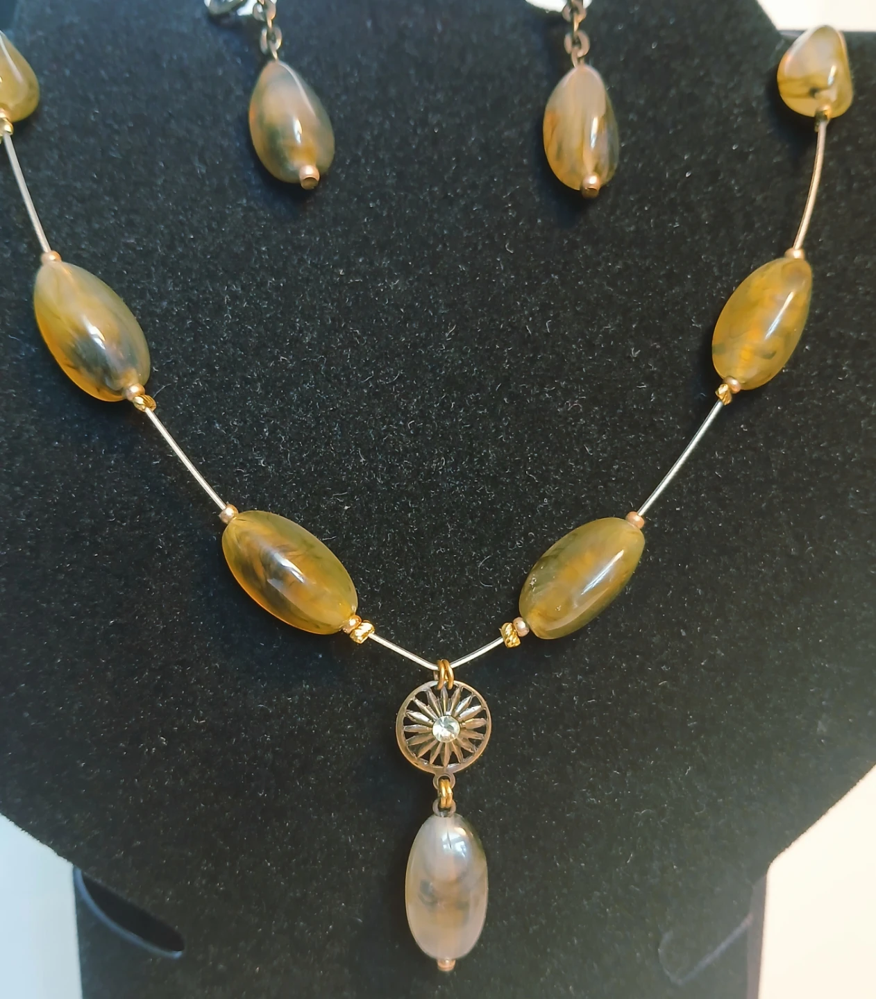 Beaded Necklace and Earrings Set - photo 4