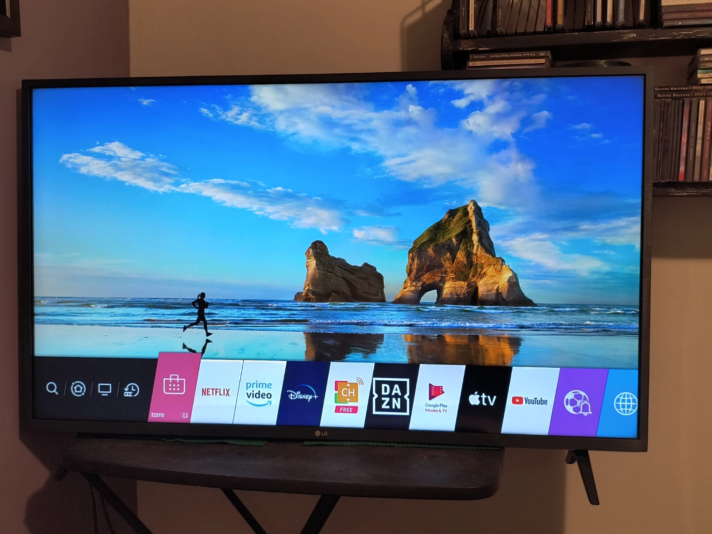 LG 43" 4K Ultra HD Smart TV w/ AI Thinq