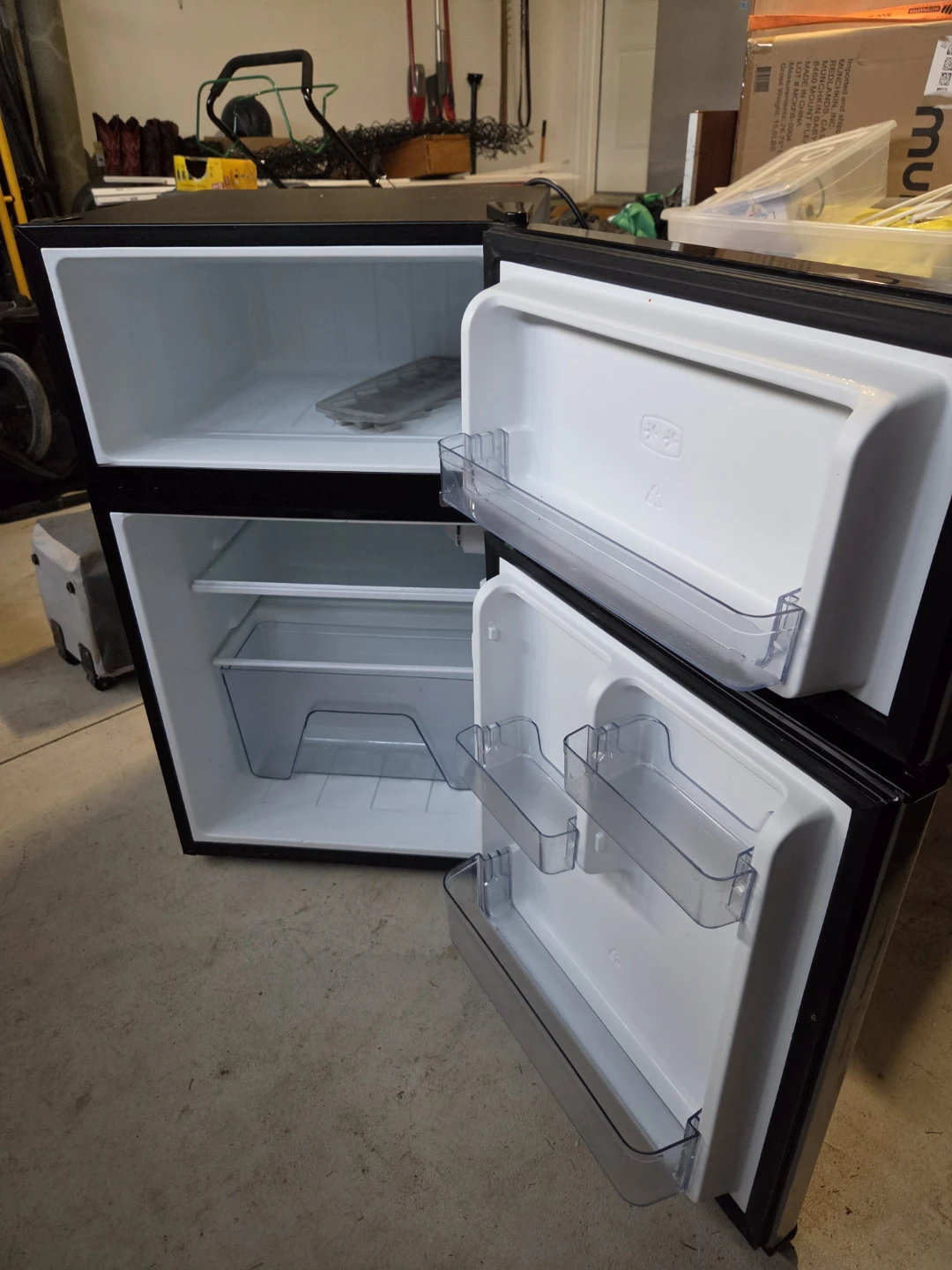 Hamilton Beach Mini Fridge - photo 2