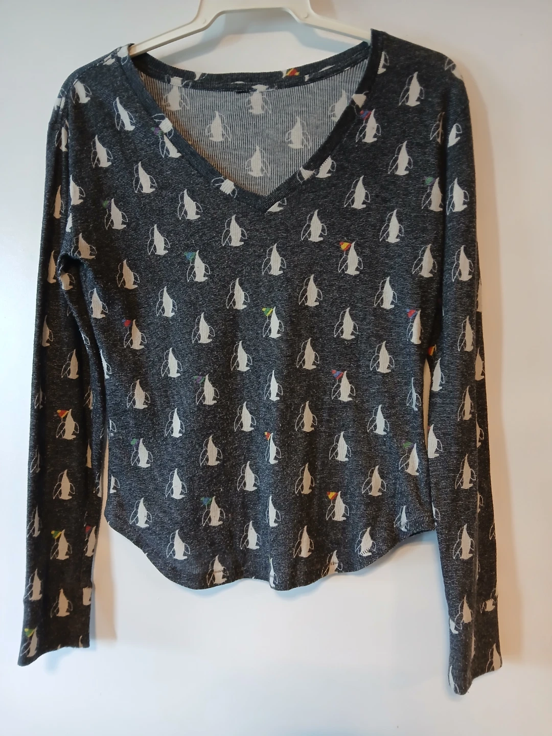 Grey Penguin Print Long Sleeve V-Neck Top (M). Location ⬇️