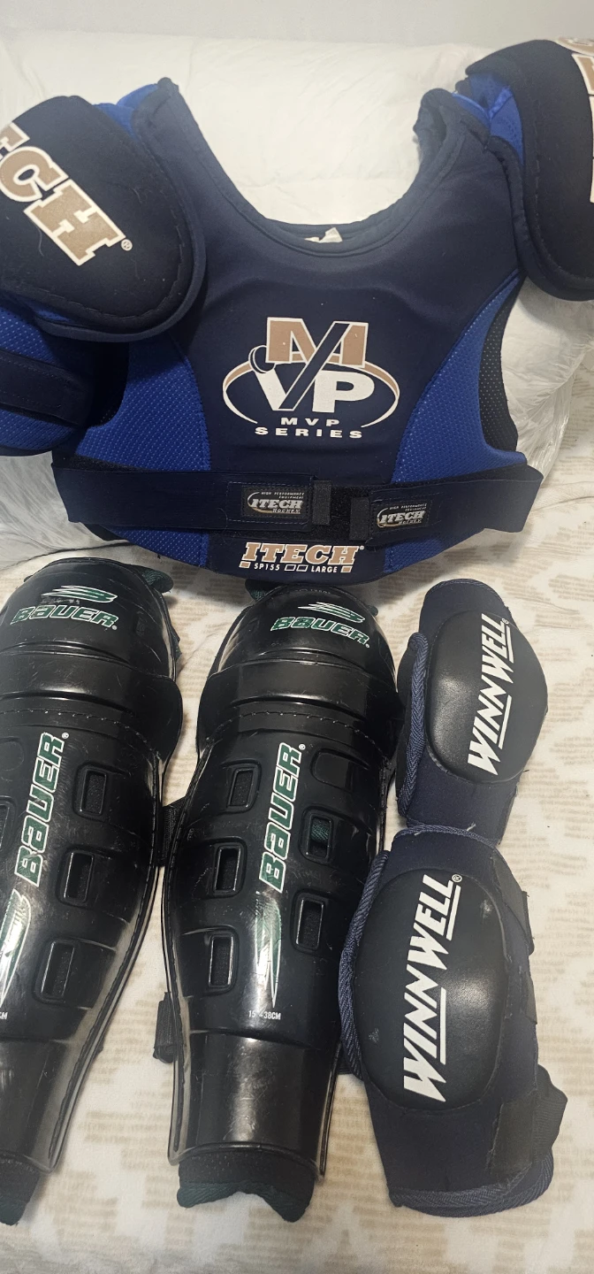 Hockey bag with gear - photo 2
