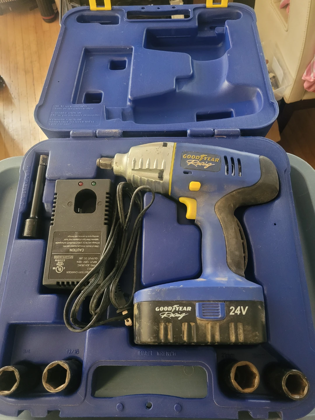 Goodyear Racing 24V Cordless Impact Wrench Kit