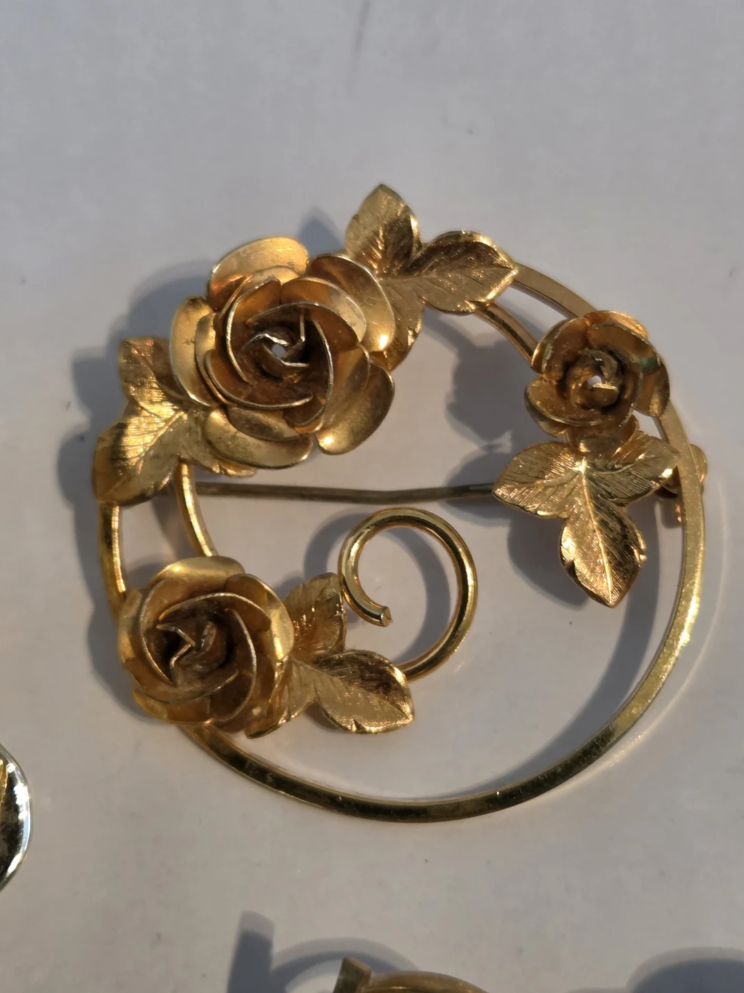 Floral brooches and bracelet - photo 3