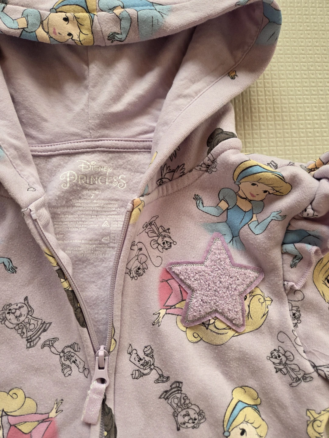 Disney Princess Zip-Up Hoodie Size 7 - photo 2
