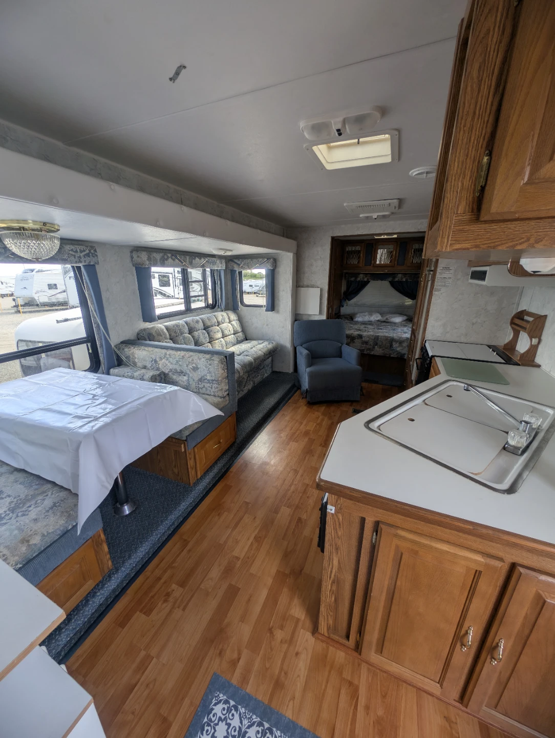 2000 31BHSS Sierra Trailer Home