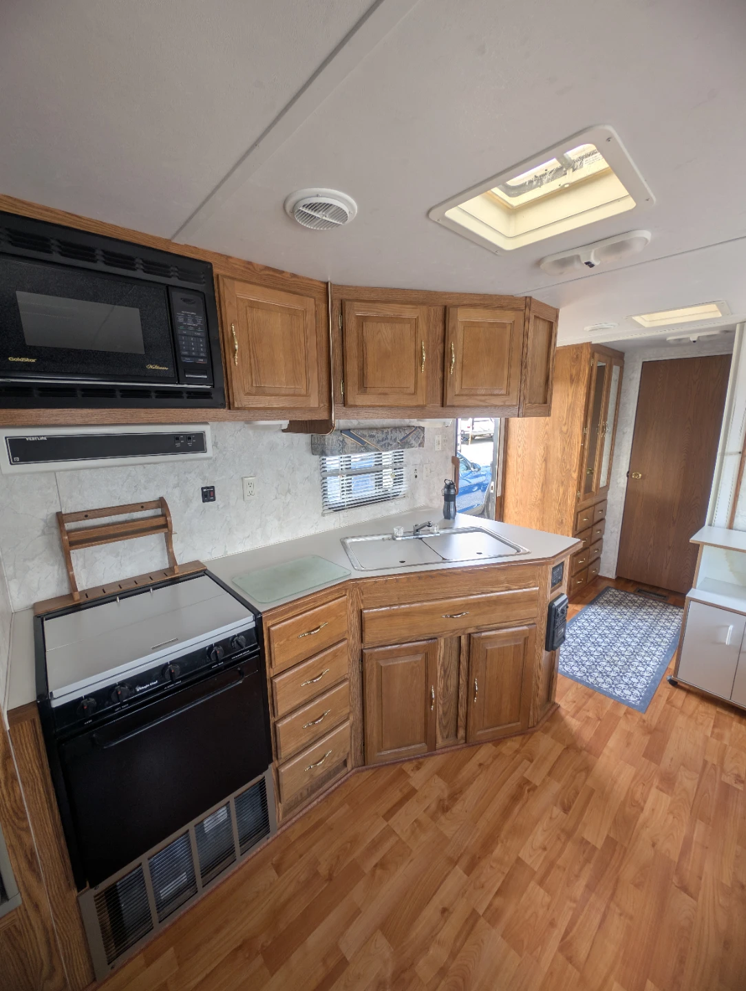 2000 31BHSS Sierra Trailer Home - photo 4