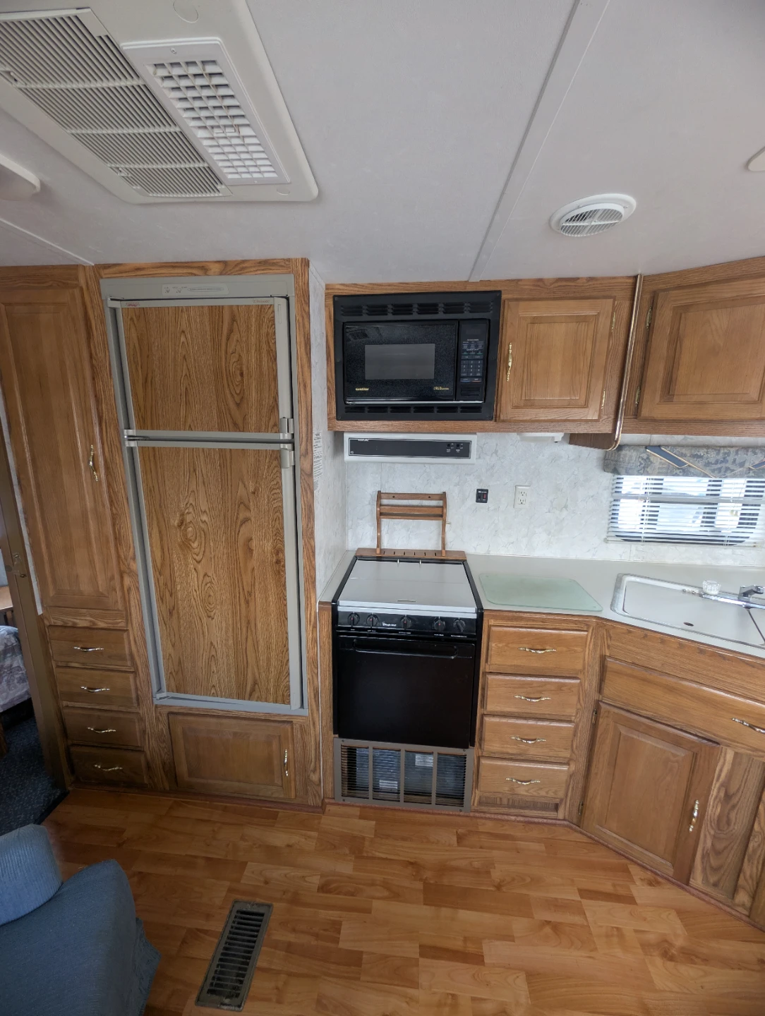2000 31BHSS Sierra Trailer Home - photo 5