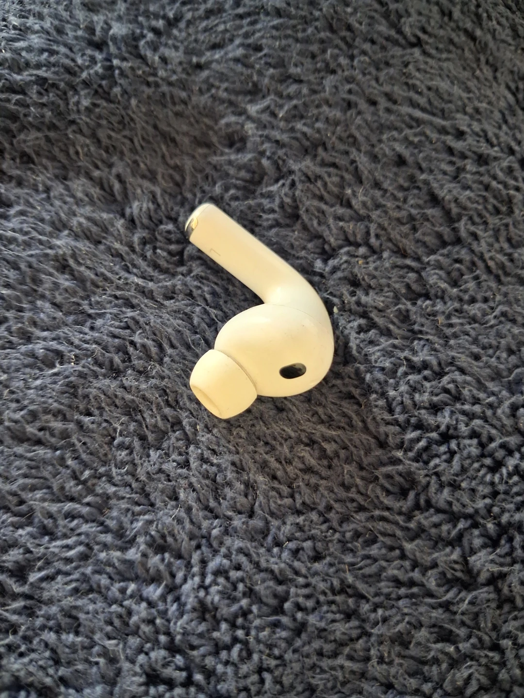 Apple AirPods Pro 3 replacement (A3064) left earbud only).