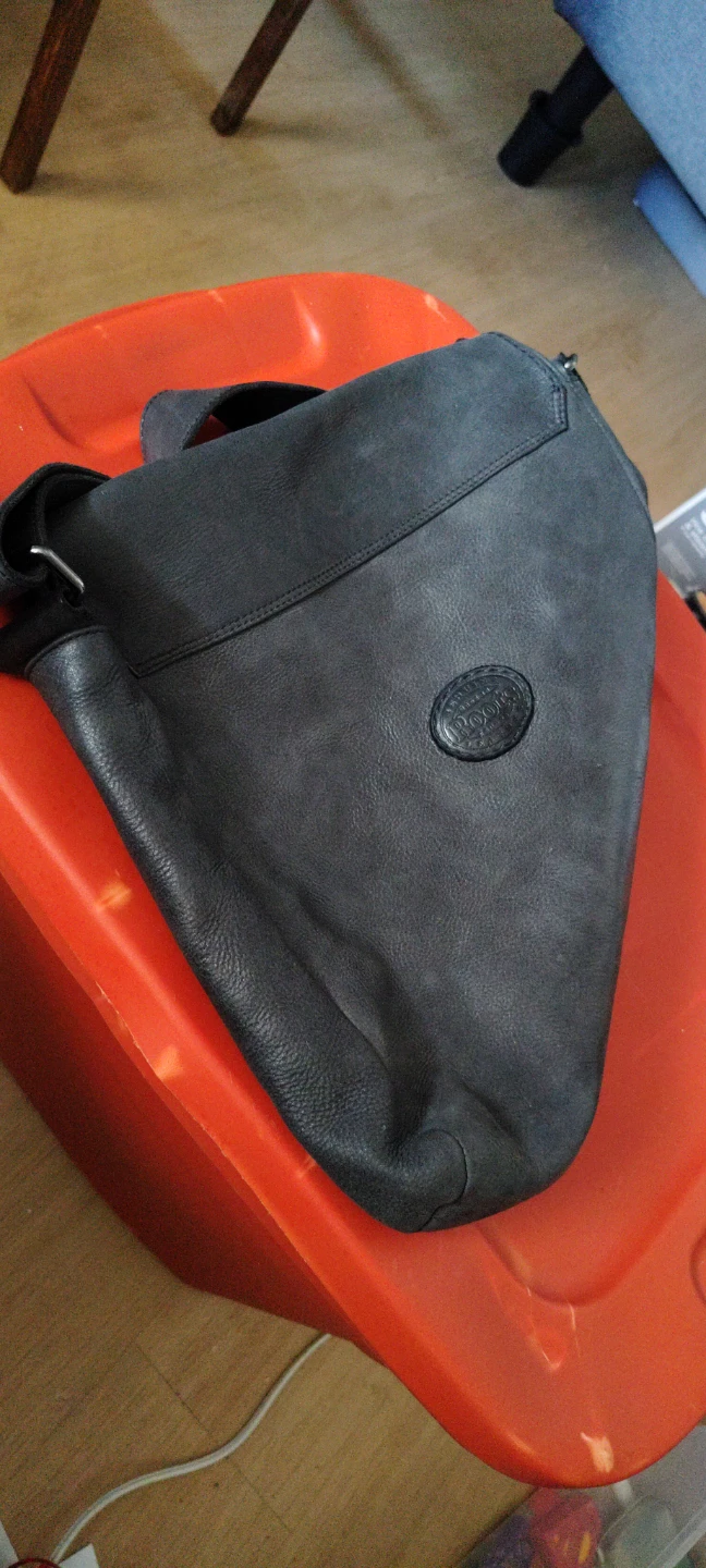 Roots Leather Messenger Bag - Black - photo 4