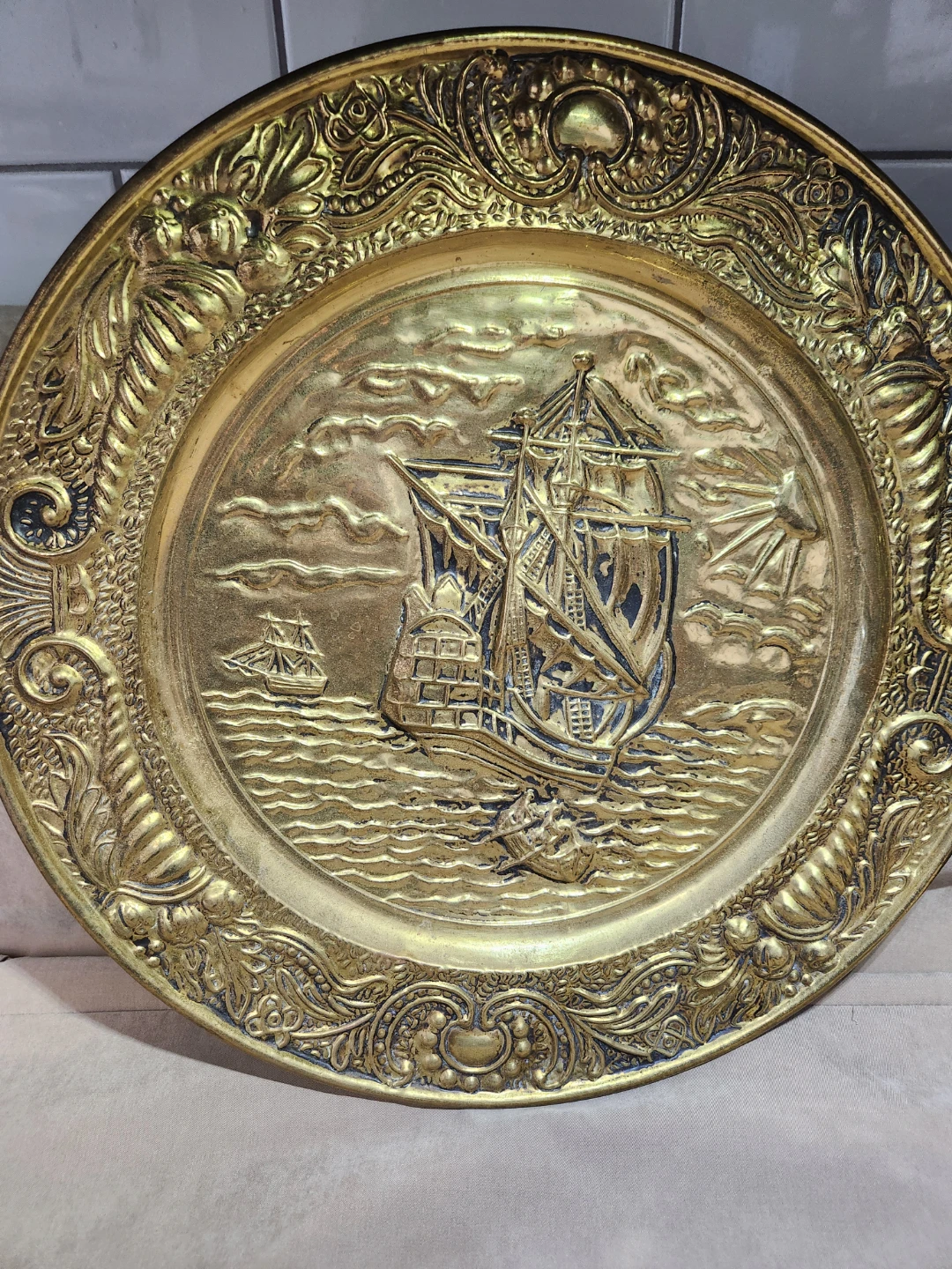 Vintage Mid-Century Embossed Brass Wall Plates - photo 2