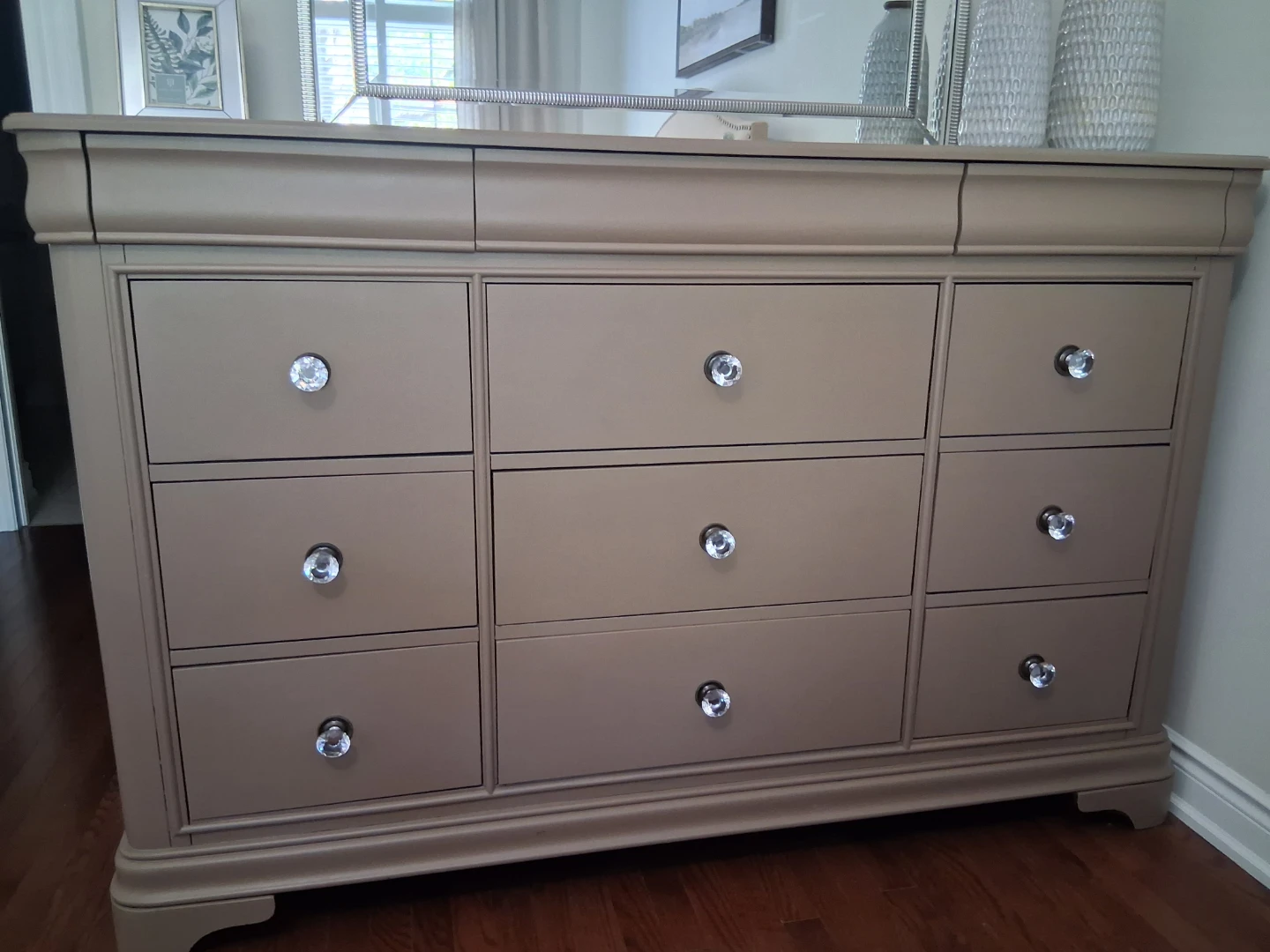 Dresser with 9 drawers and a mirror - photo 5