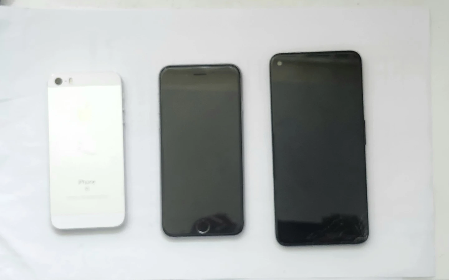3 phones :  2 iPhones and Pixel 1 - photo 4