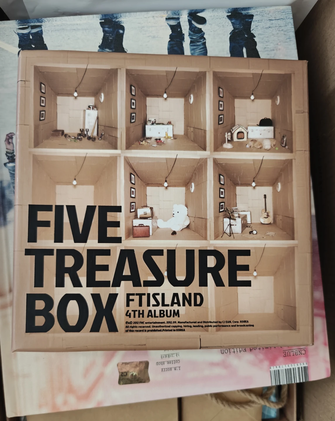 Kpop albums and photo essay book