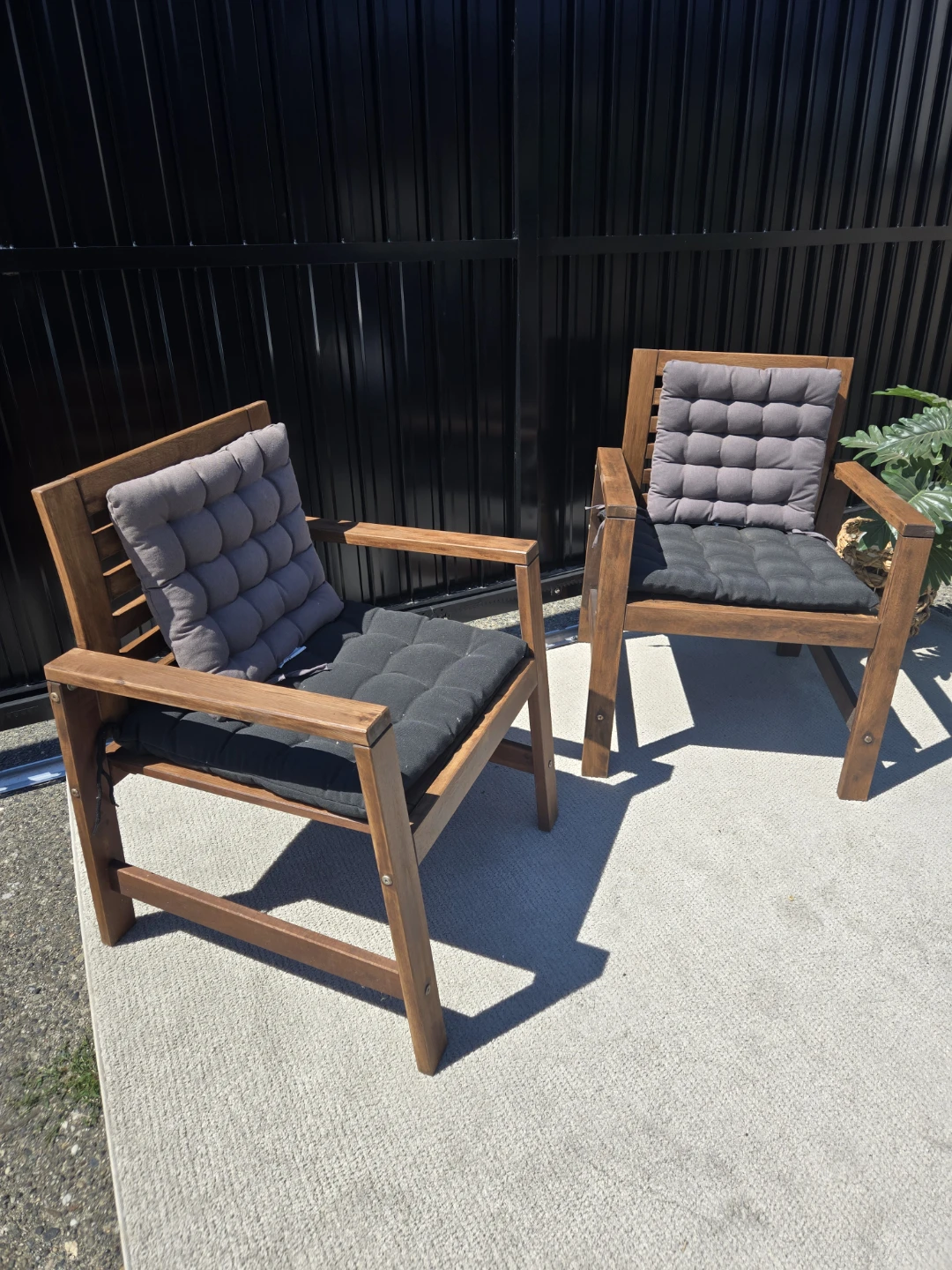 Newly refinished 2 applaro patio chairs w cushions - photo 5