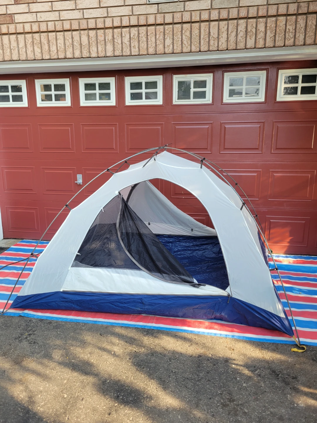 Dome Tent buthtub 4-person like new , higher end quality - photo 3