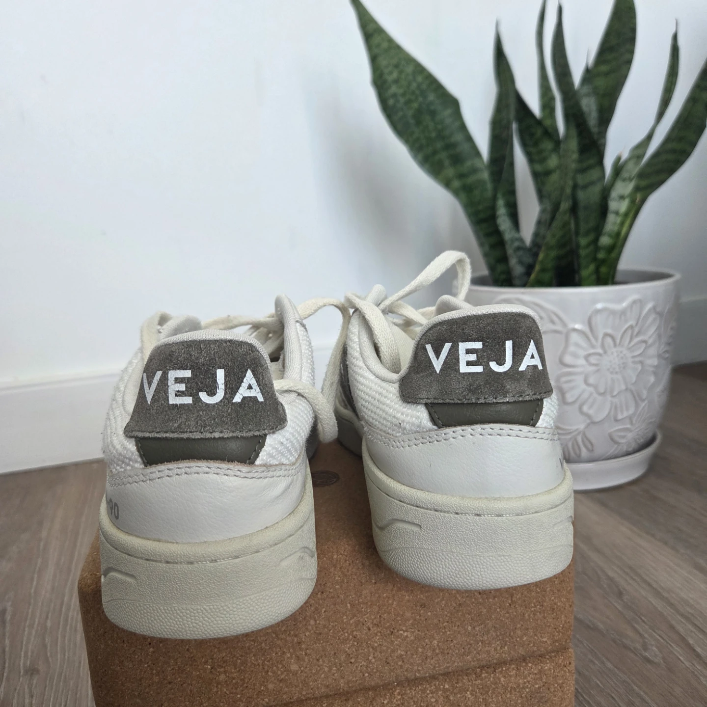 Veja V-90 Sneakers - photo 4