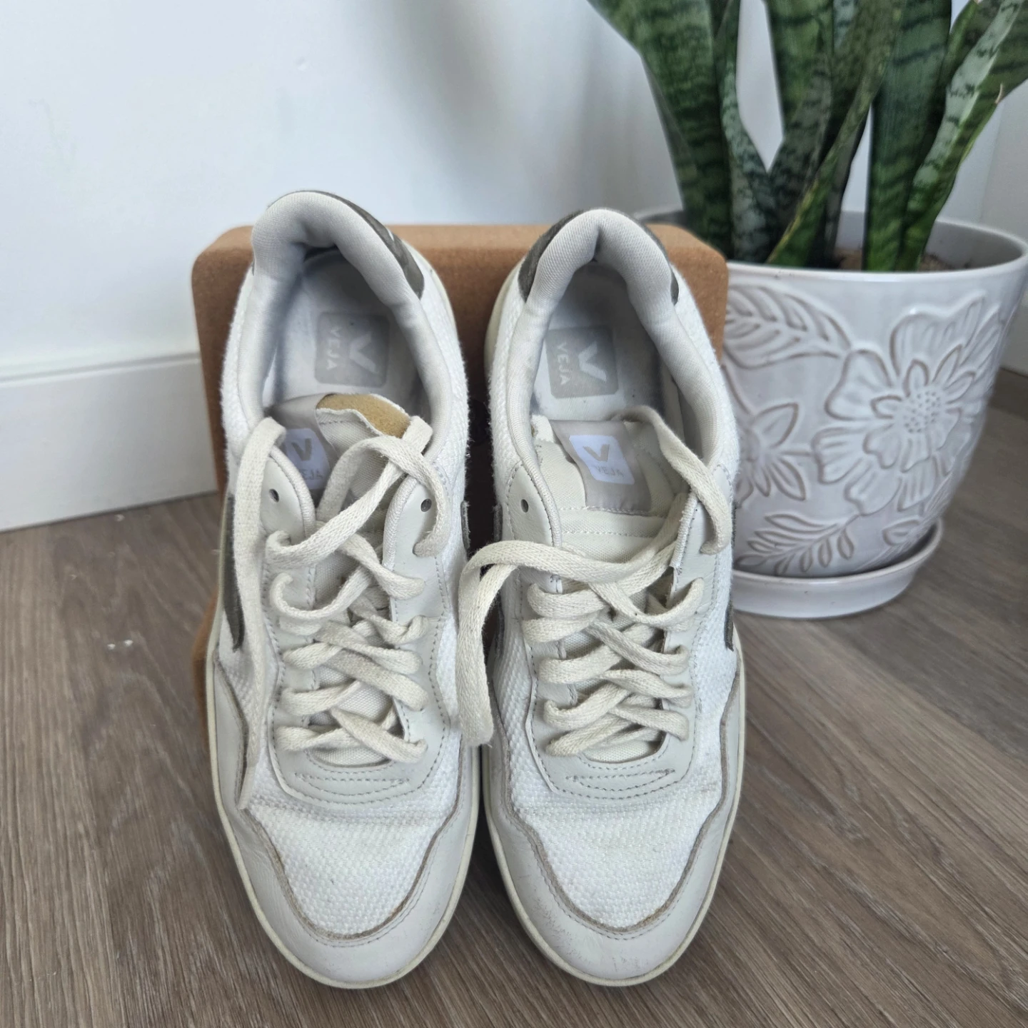 Veja V-90 Sneakers - photo 5