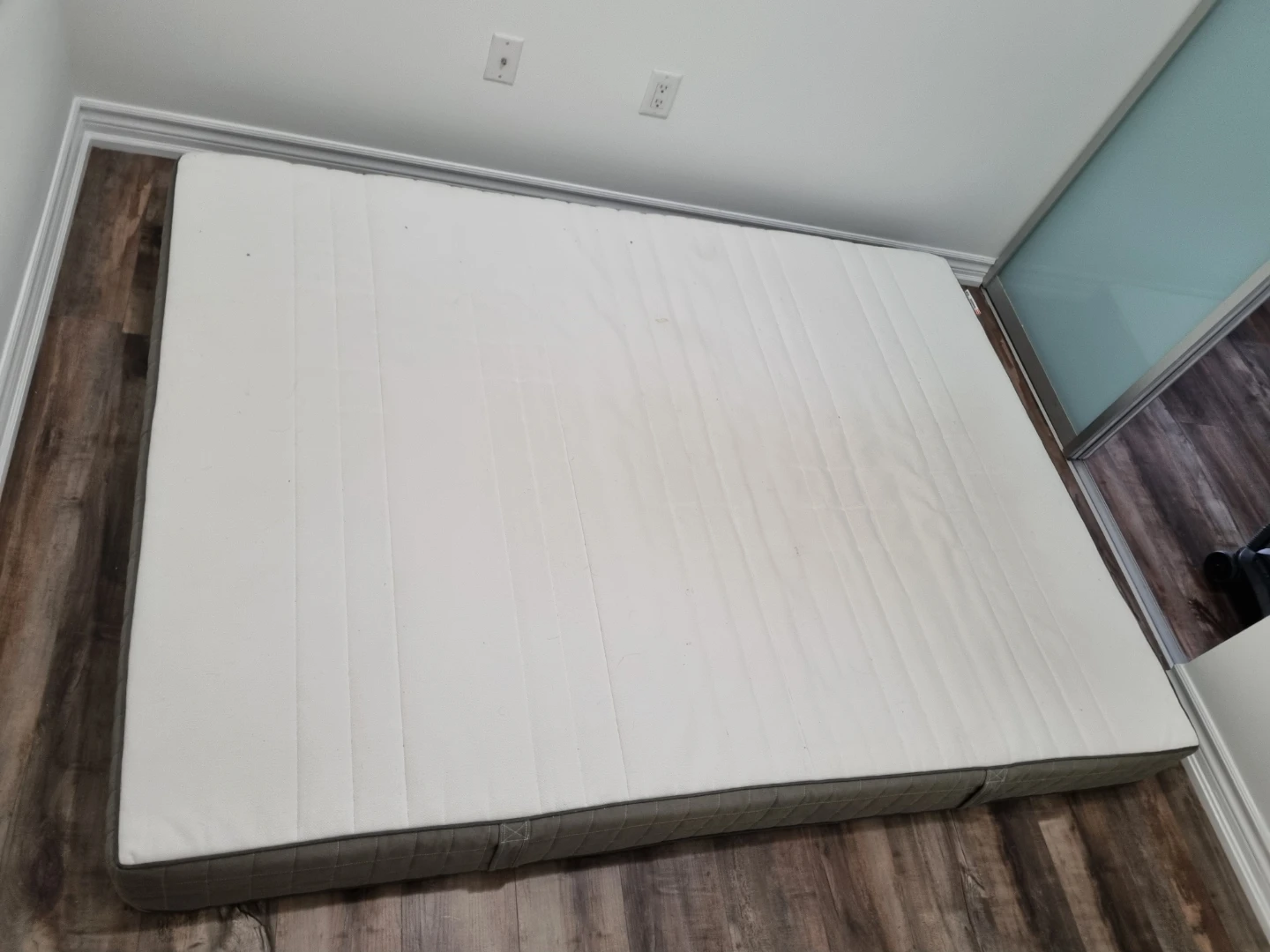 Queen mattress - photo 2