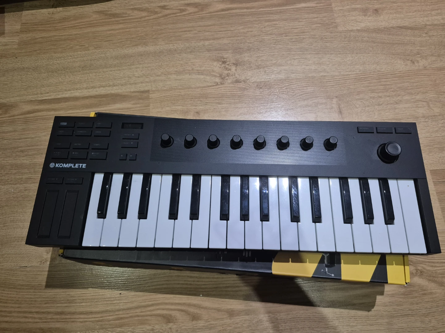 Native Instruments Komplete Kontrol M32 MIDI Keyboard