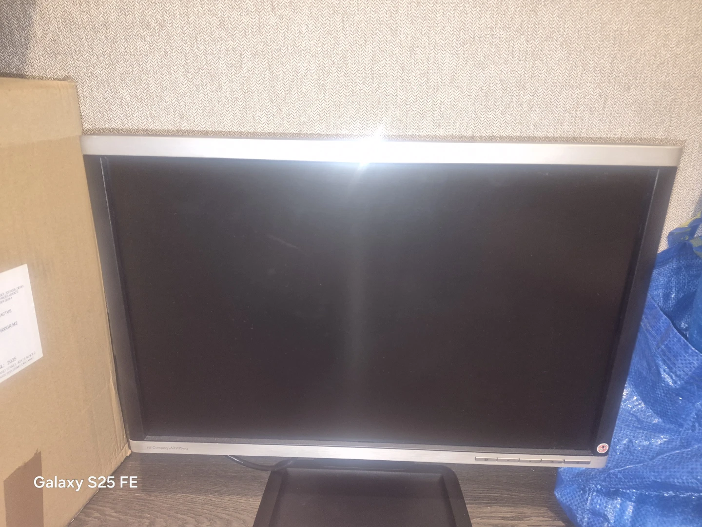 HP Compaq LA2205wg Monitor