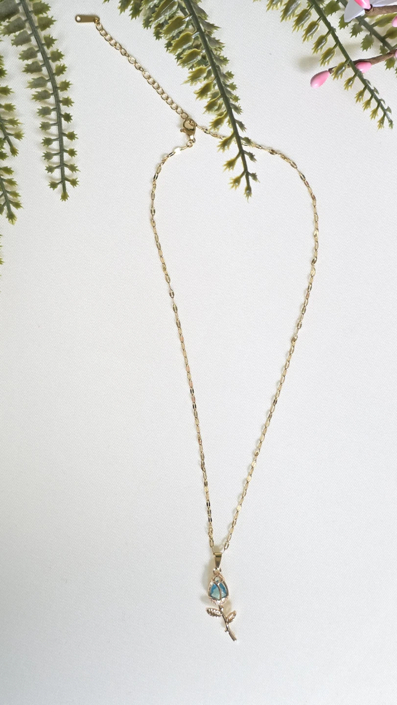 Gold Rose Pendant Necklace - photo 3