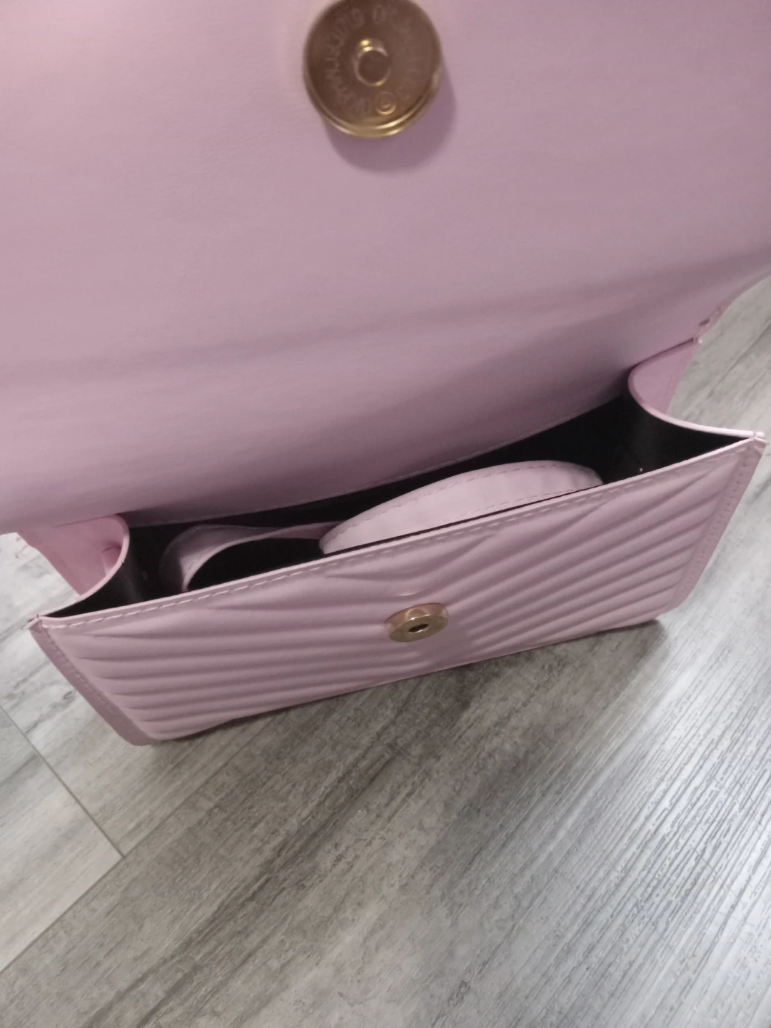 Pink purse with butterfly detail - photo 3