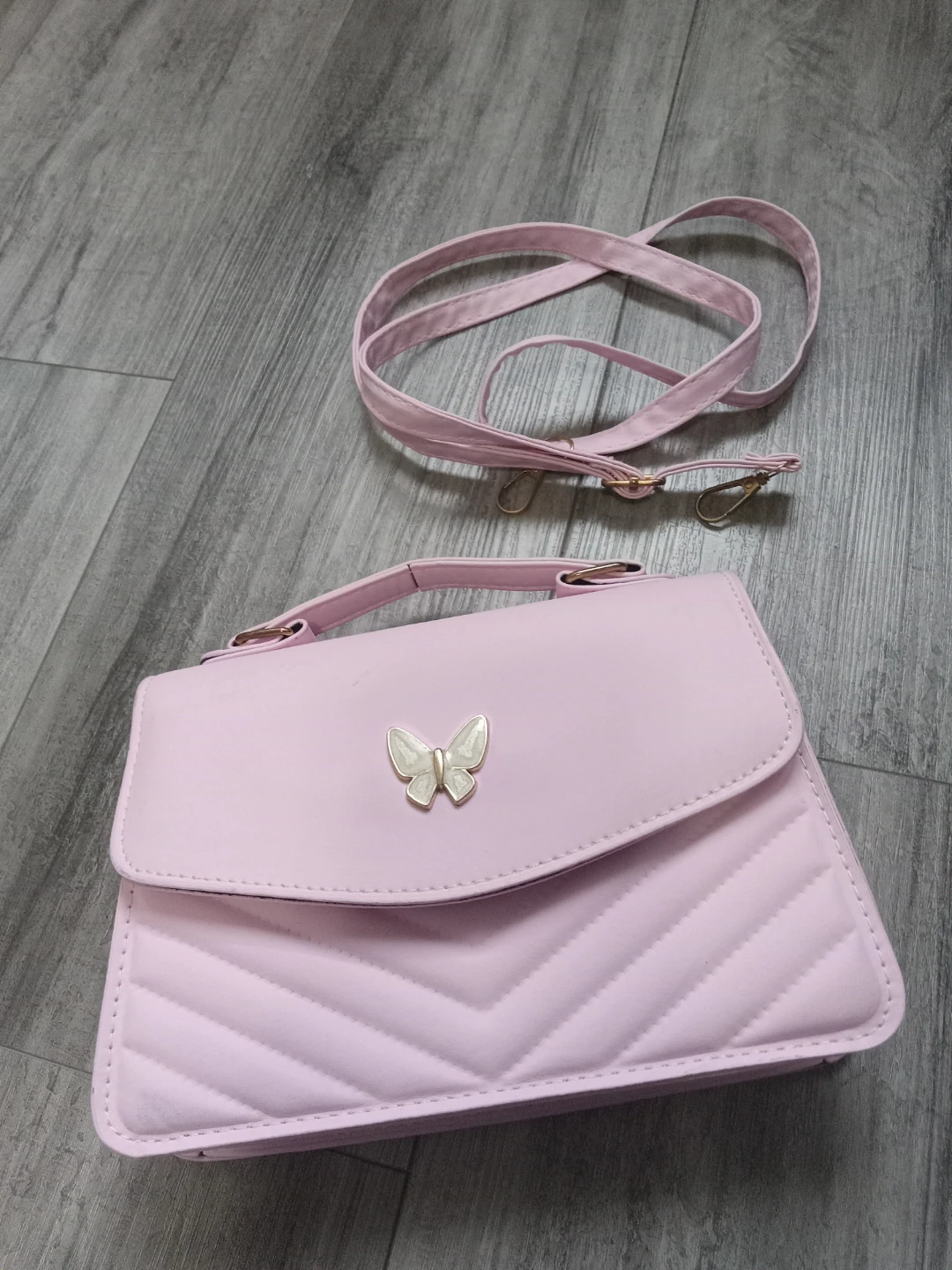 Pink purse with butterfly detail - photo 5
