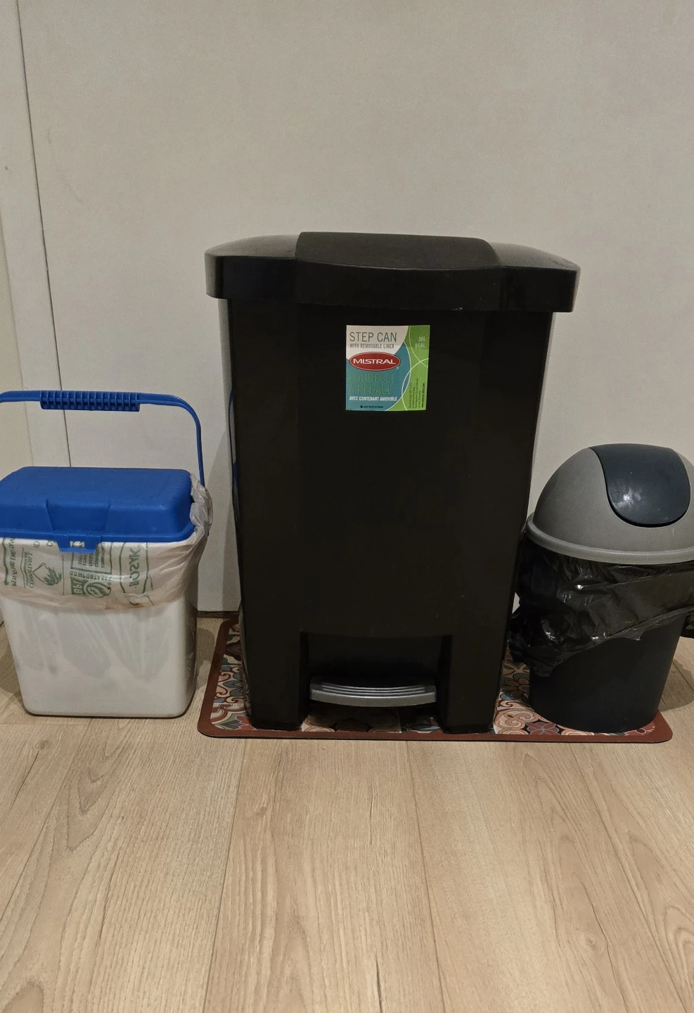 Dustbins in 3 sizes