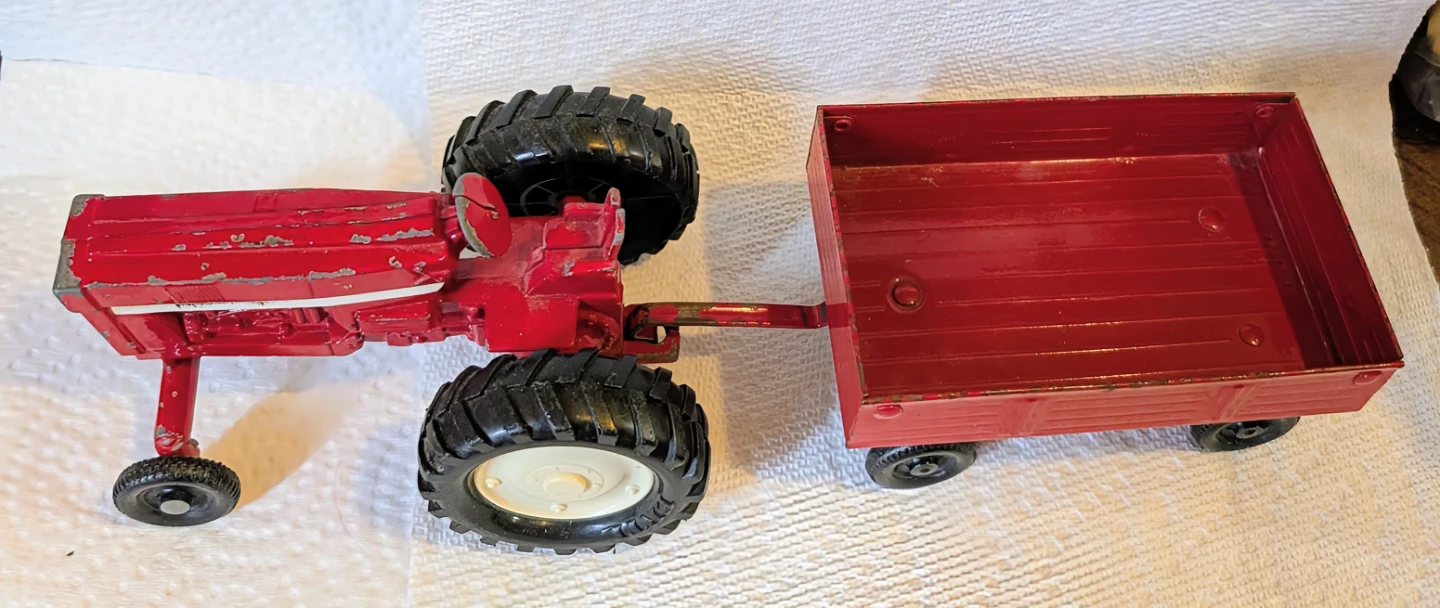 Vintage Ertl Red Tractor with Trailer Toy - 1/16 scale - photo 2