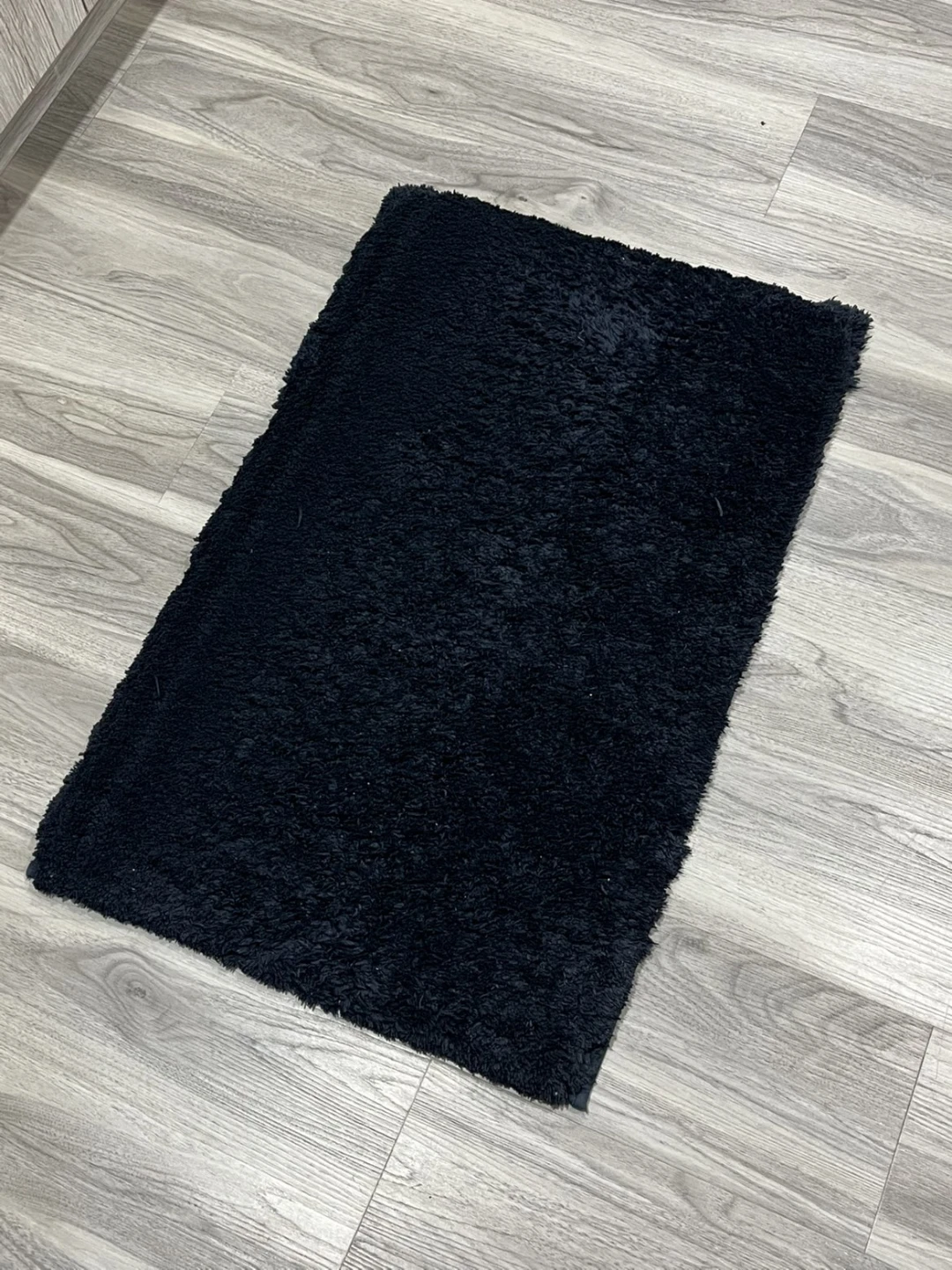 Black Shaggy Rug