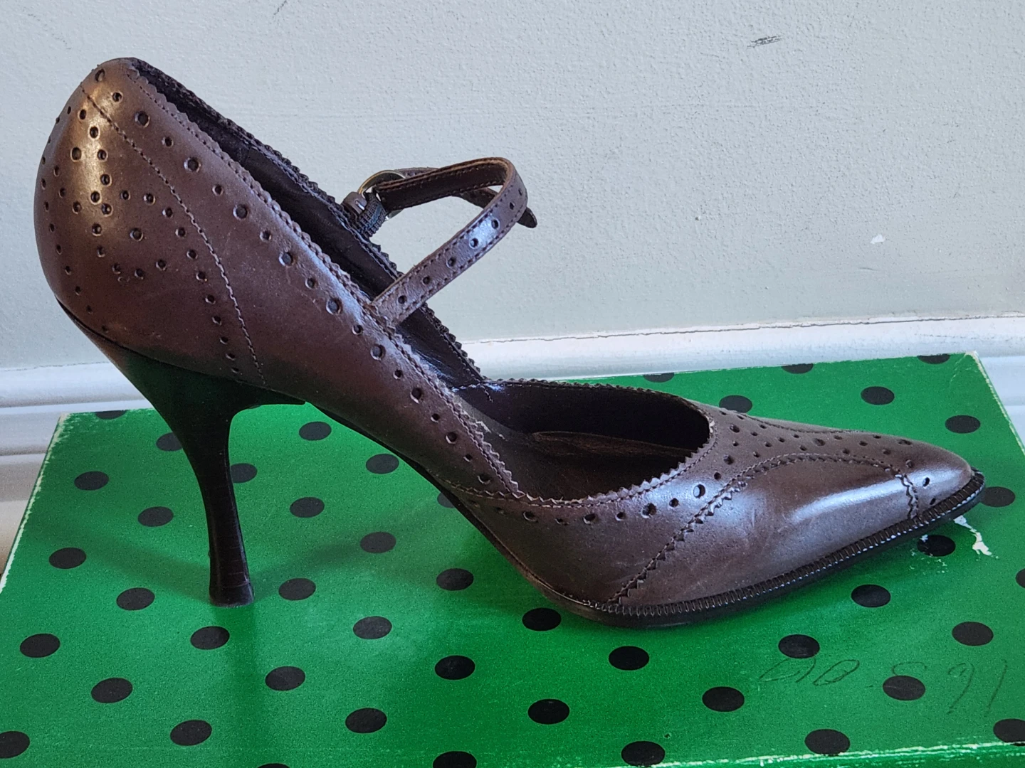 BCBGirls Brown Mary Jane Heels size 35 EU / 4.5 US - photo 4
