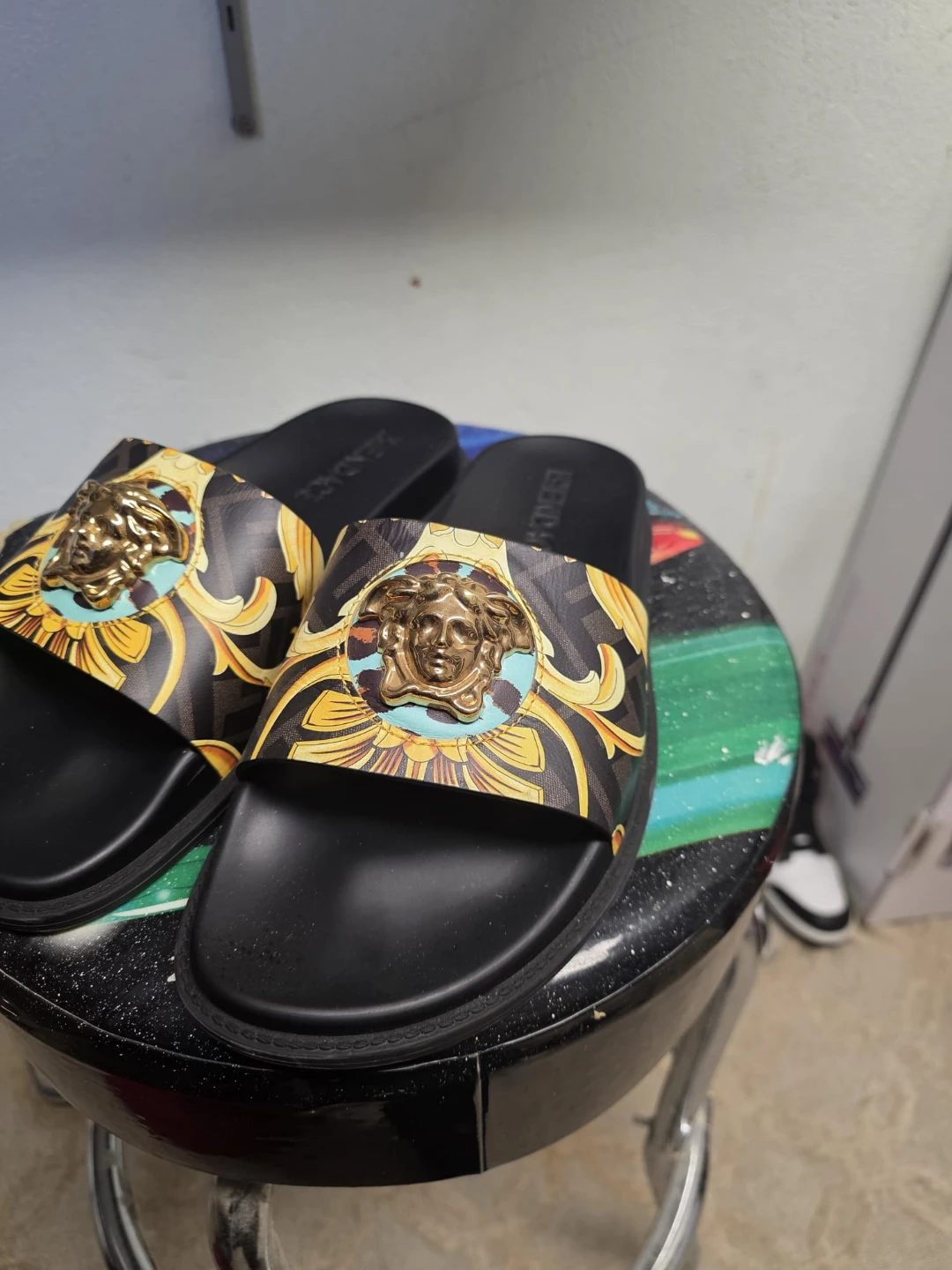 authentic 9.5 Versace Medusa Slides - Black/Gold - photo 2