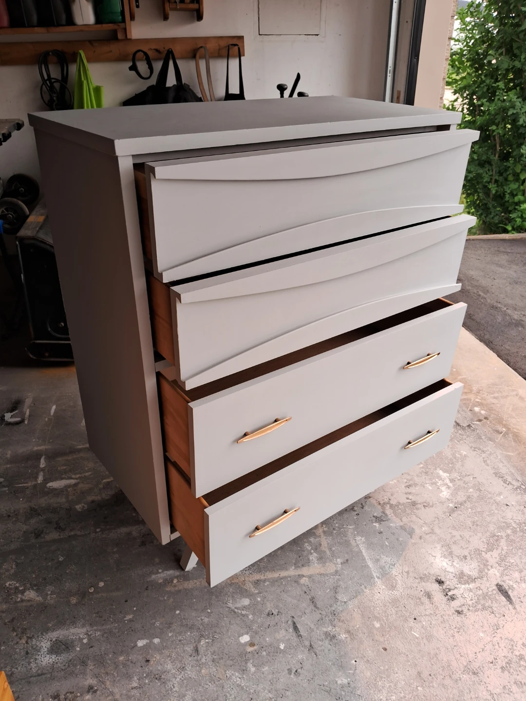 Light gray drseer with 4.drawers. - photo 5