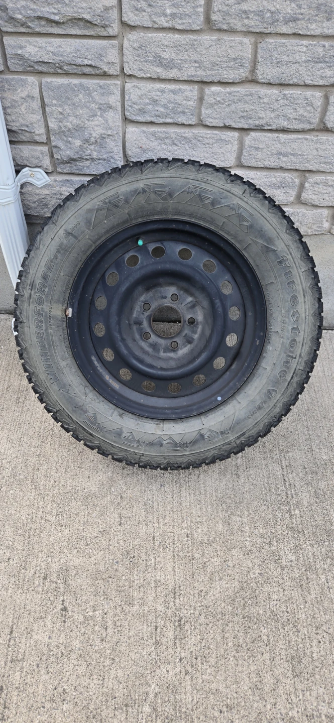 215/70R16 Firestone Winterforce 2 Studdable Winter Tire
