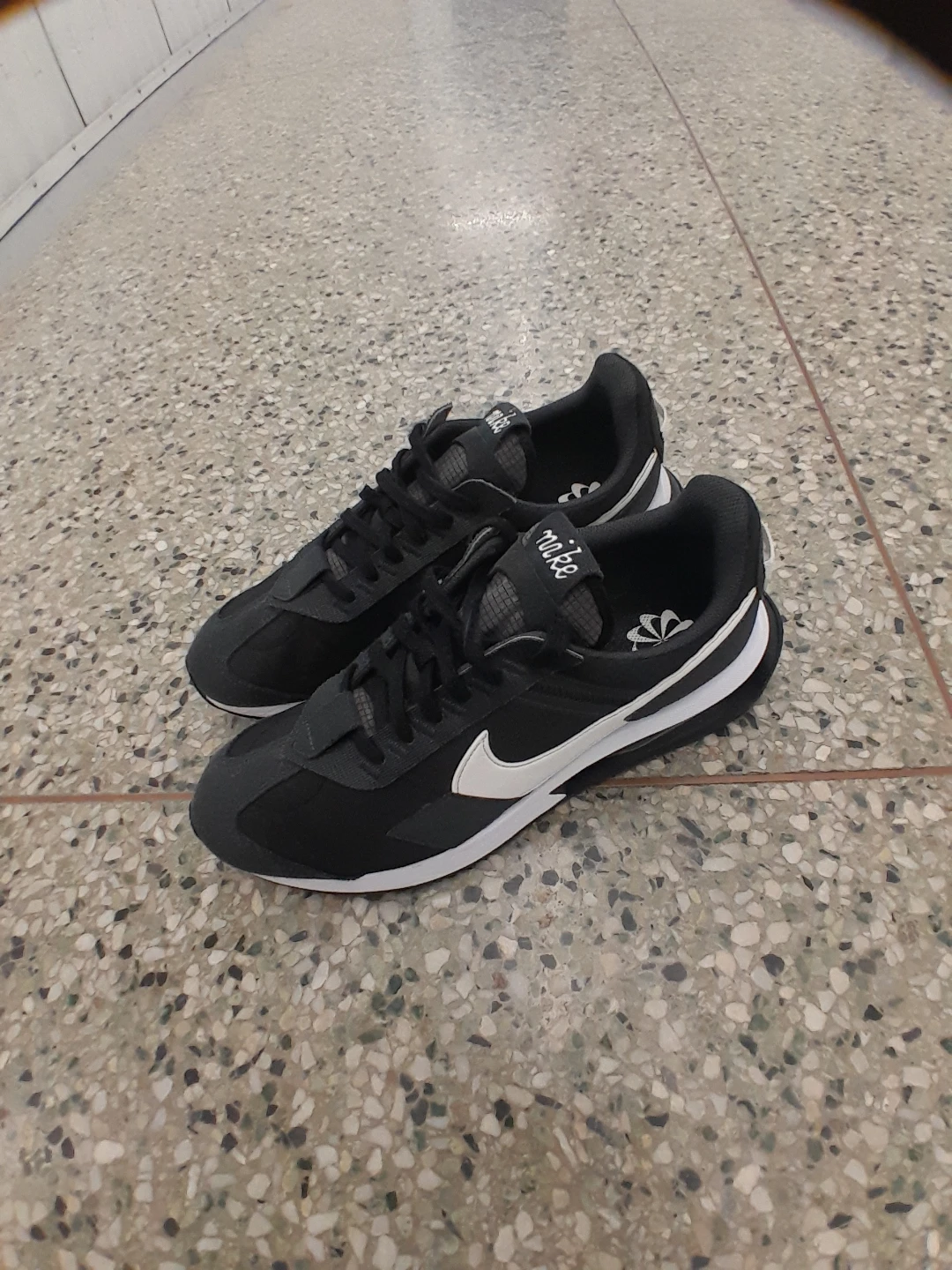 Nike Black White Sneakers Men's Size 11 - photo 3