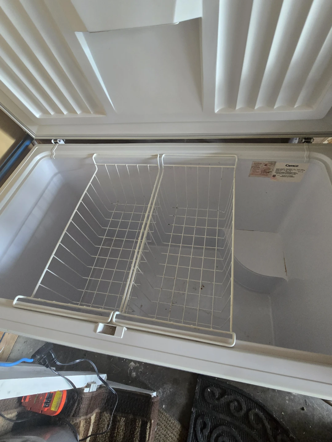 Camco Chest Freezer FHC15DRW 2 AC