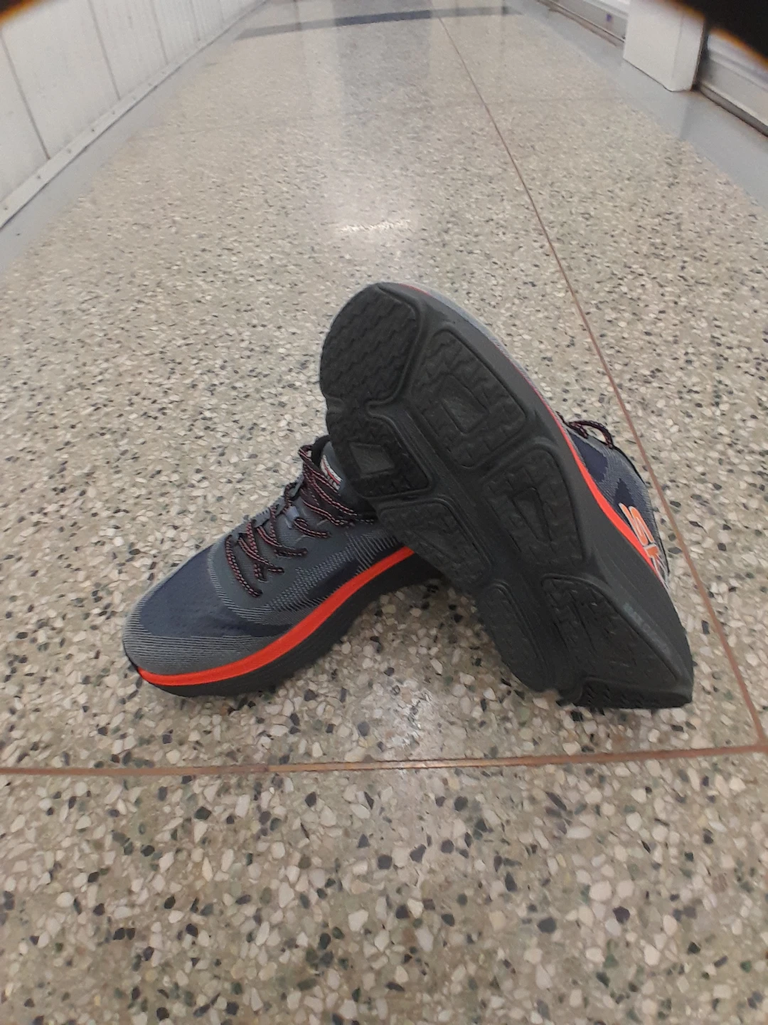 Skechers GOrun Max Cushion Running Shoes Men's Size 10 - photo 3