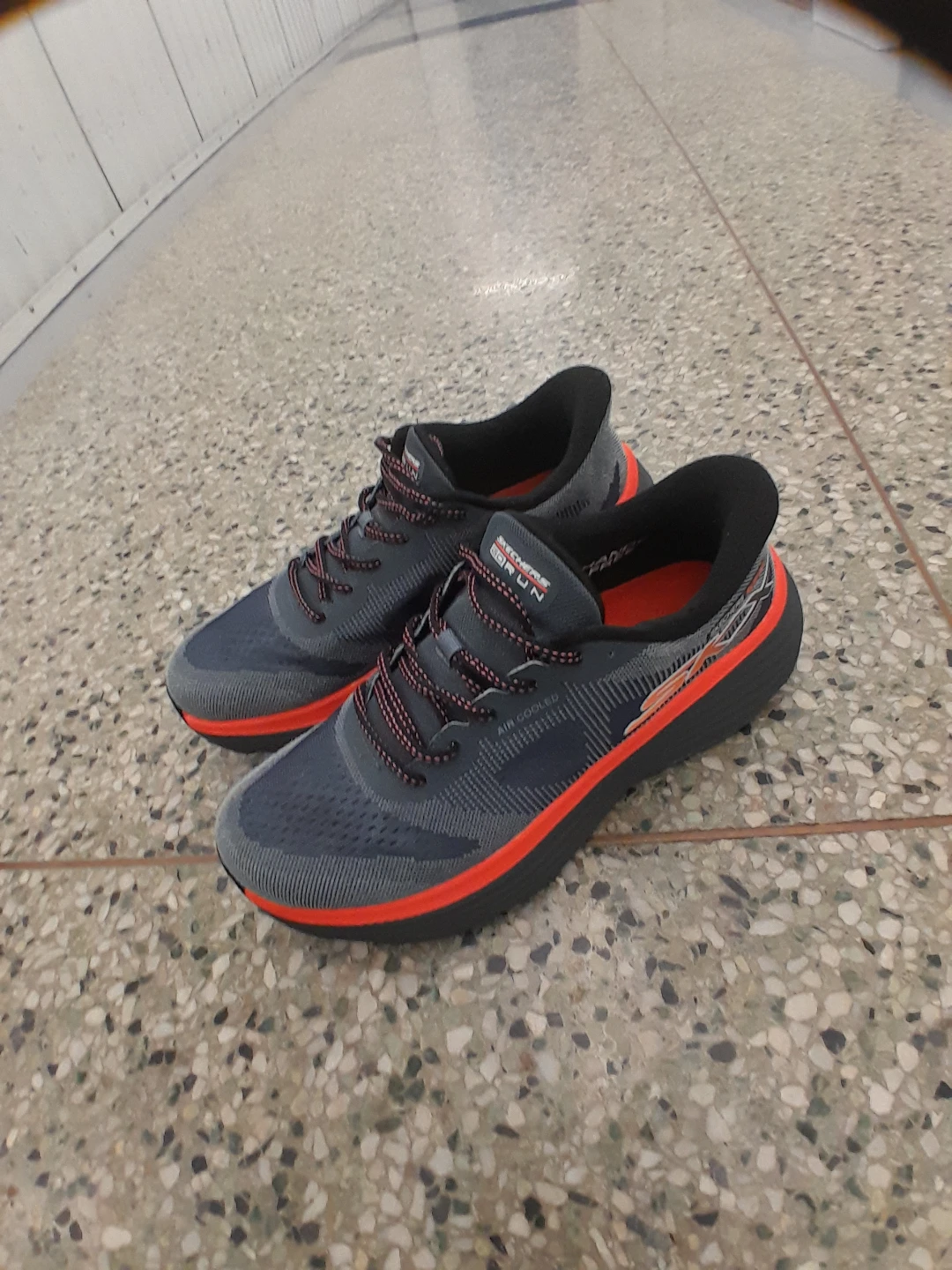 Skechers GOrun Max Cushion Running Shoes Men's Size 10 - photo 4