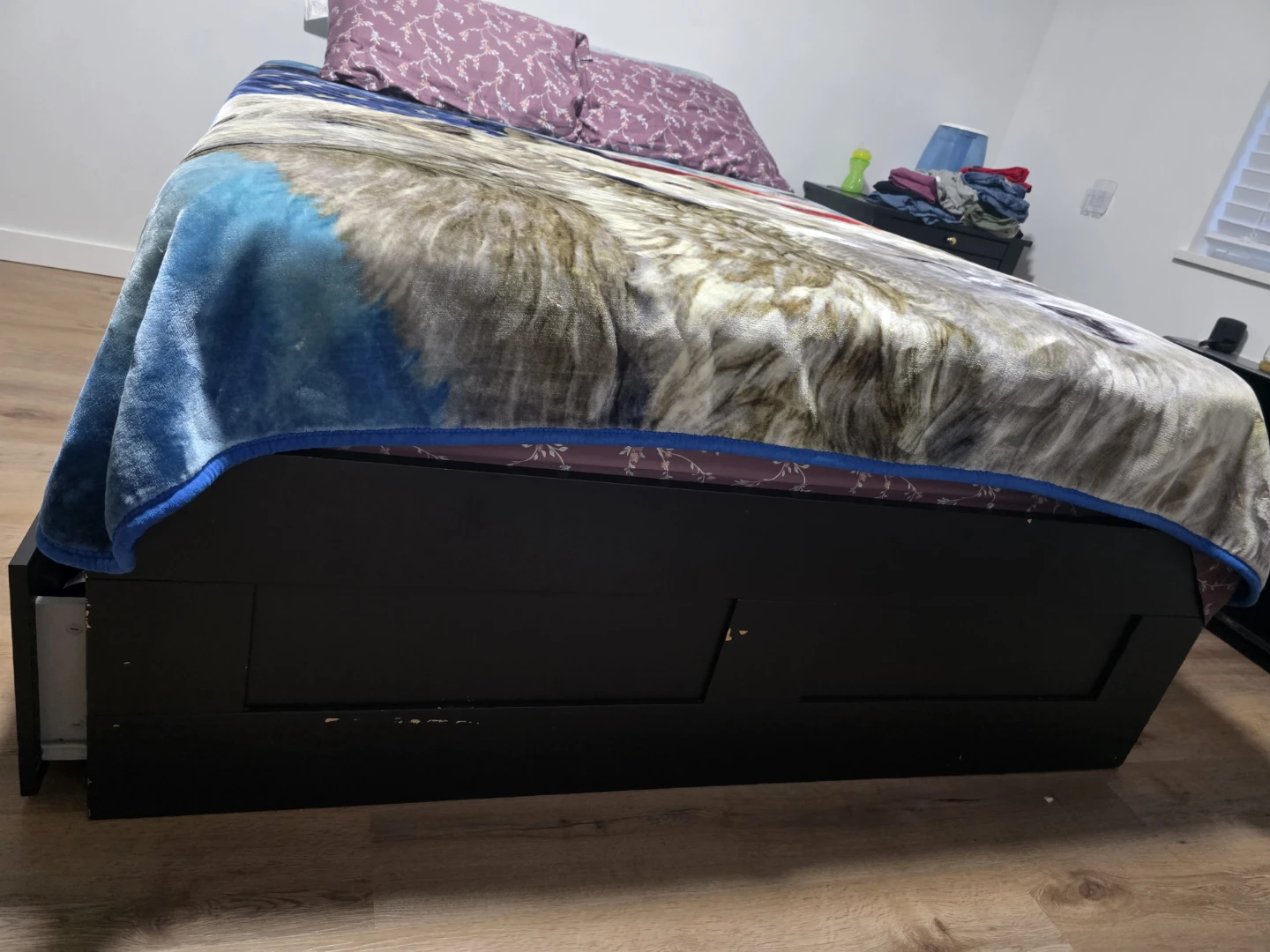 bed and nightstand / cama y mesita nochera - photo 3