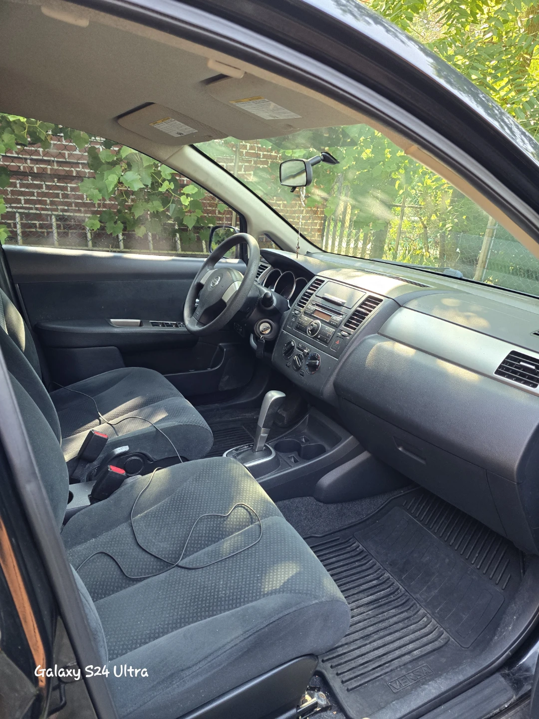 Black Nissan Versa Hatchback - photo 5