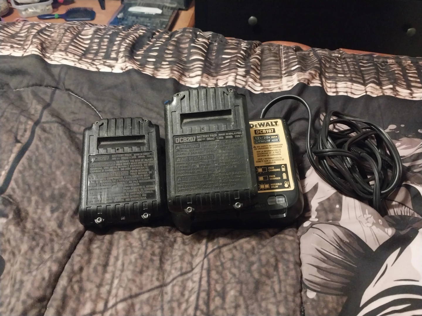 DeWalt DCB107 Battery Charger with DCB207 Battery