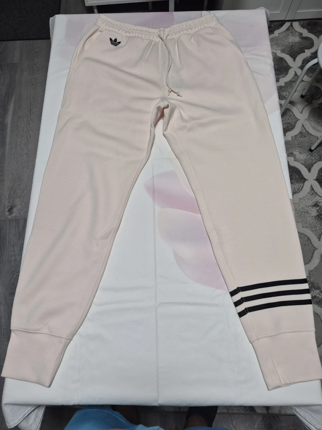 BNWT Adidas Sweatpants - Size M - Cream - photo 2