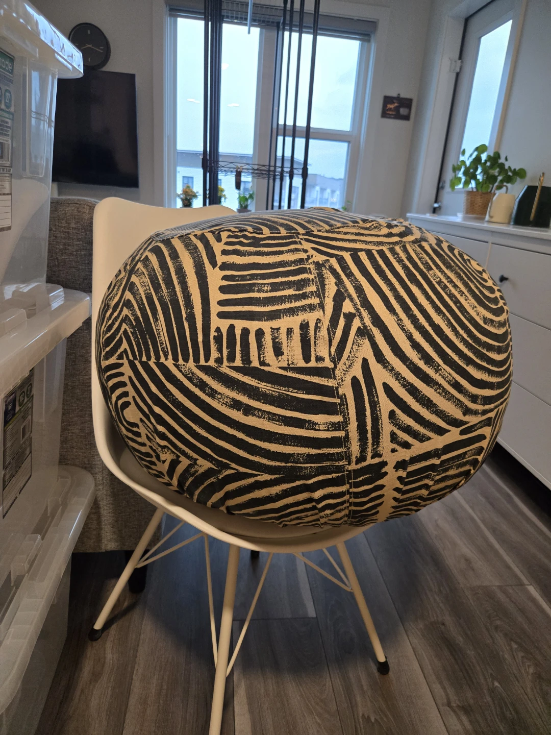 Round Ottoman Pouf with Abstract Pattern - photo 2
