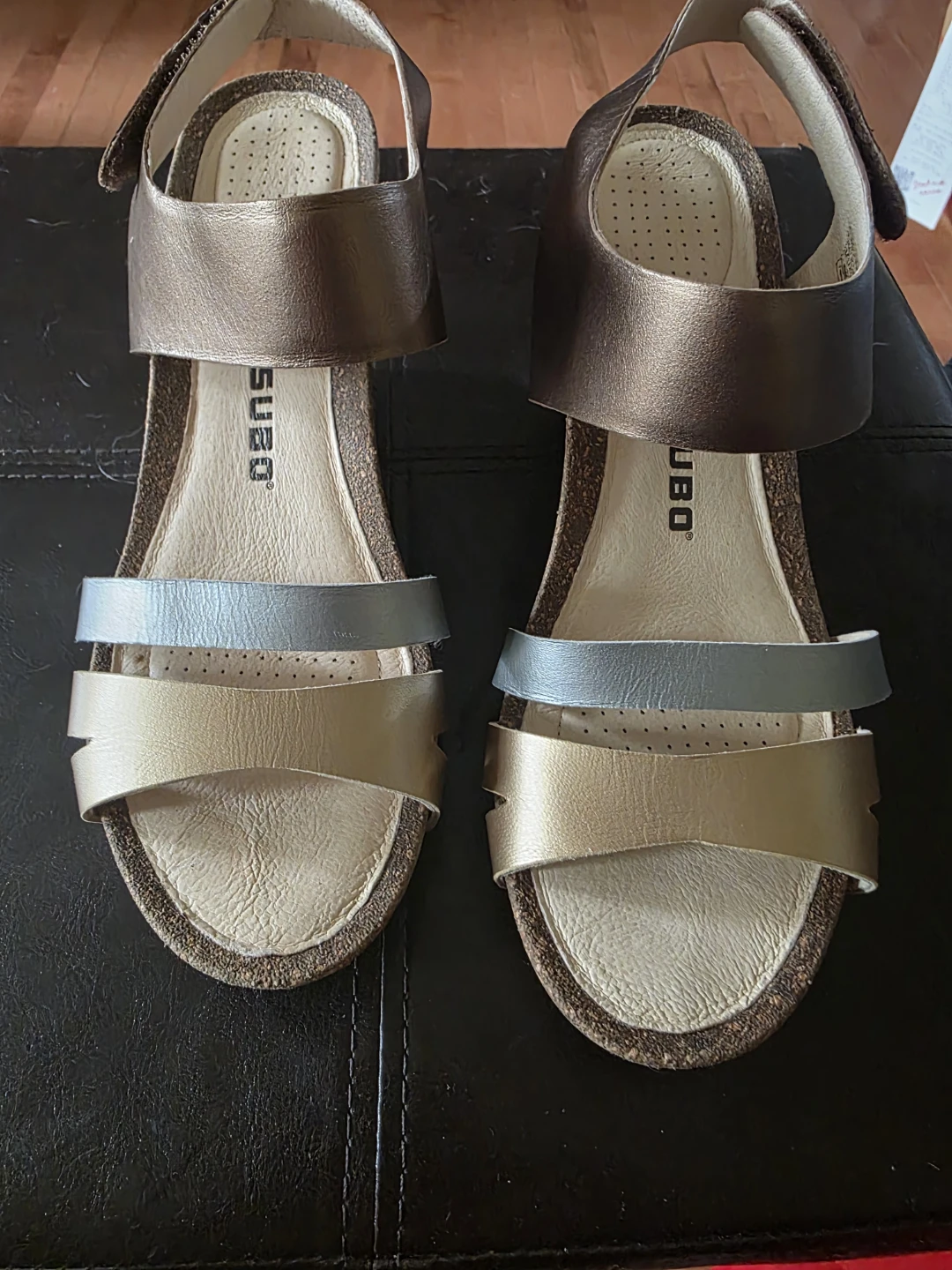 Metallic leather Strap sandals