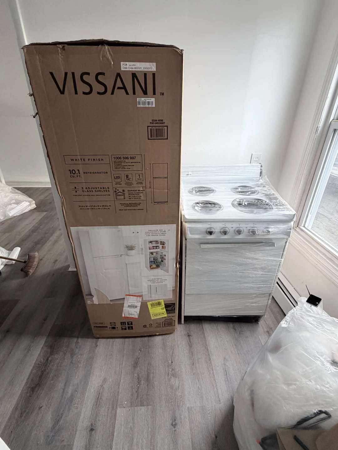Studio sized refrigerator and 24in electric stove set