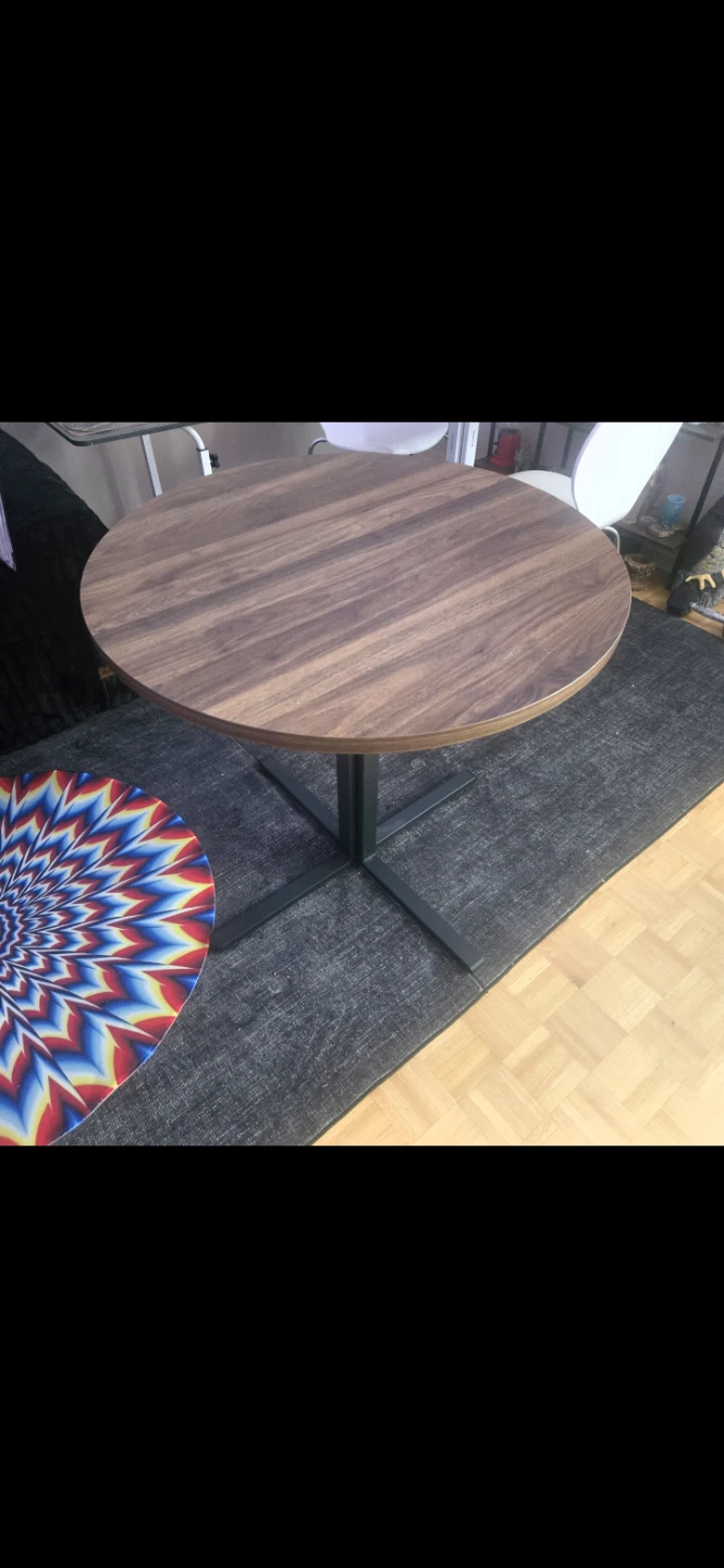 Dinning table .like new