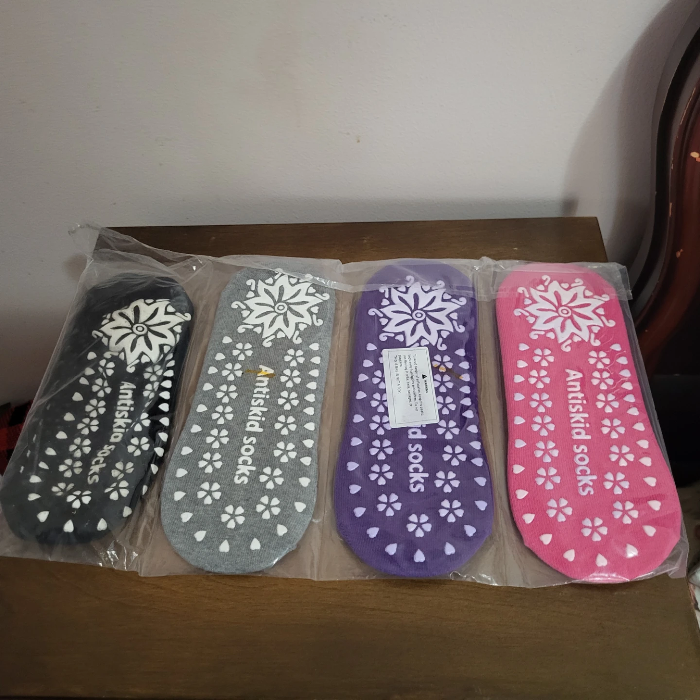 ELUTONG Non Slip Yoga Socks - Women's - 4 Pack