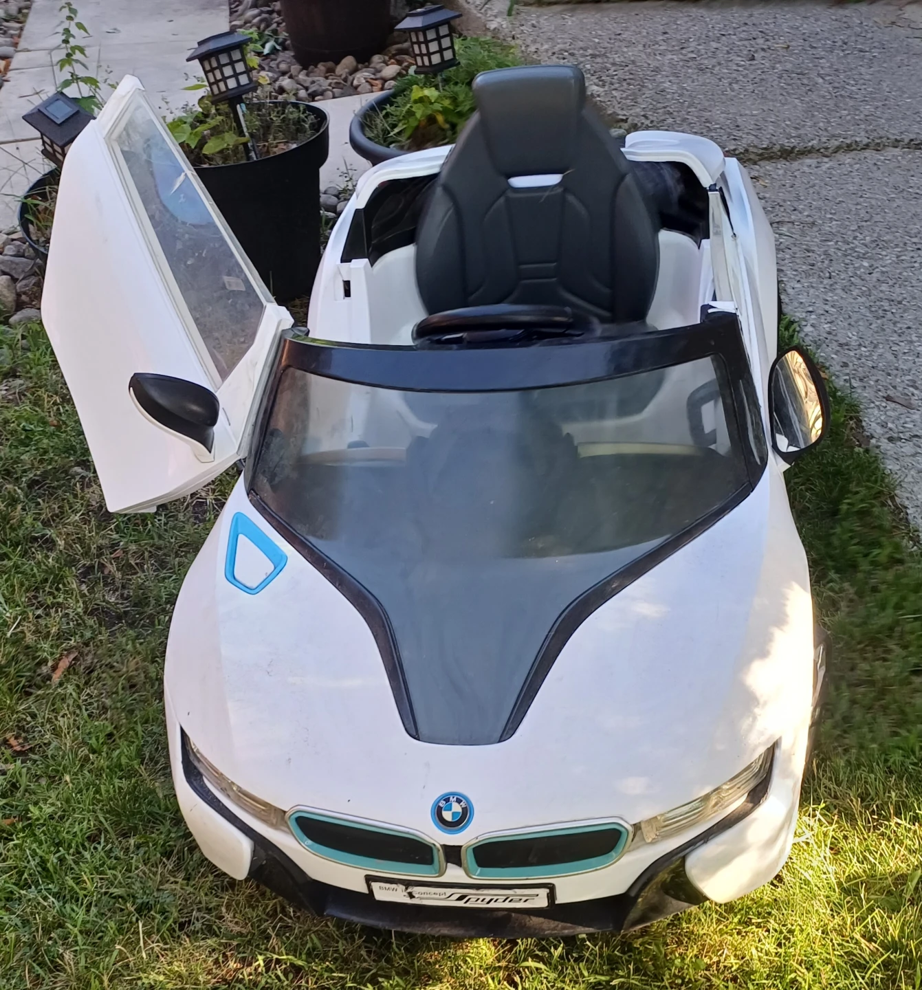 Free: BMW i8 Spyder Ride-On Toy Car, not working